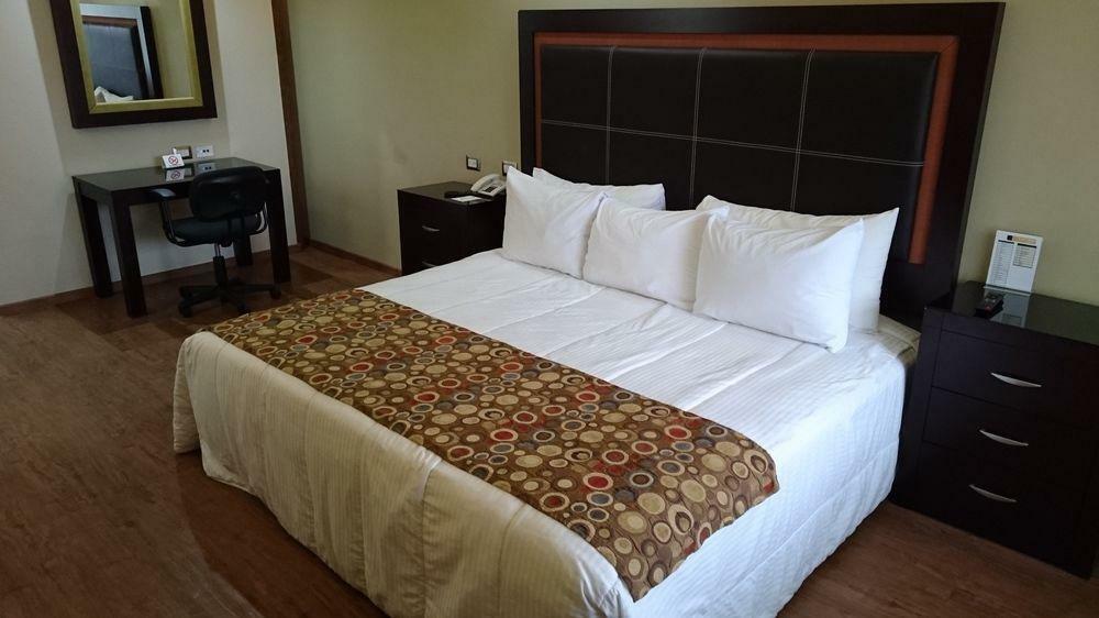 Quinta Dorada Hotel & Suites Saltillo Ngoại thất bức ảnh